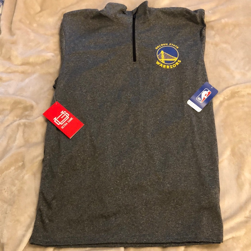 Brand New Large Grey Men’s Golden State Warriors Pullover!